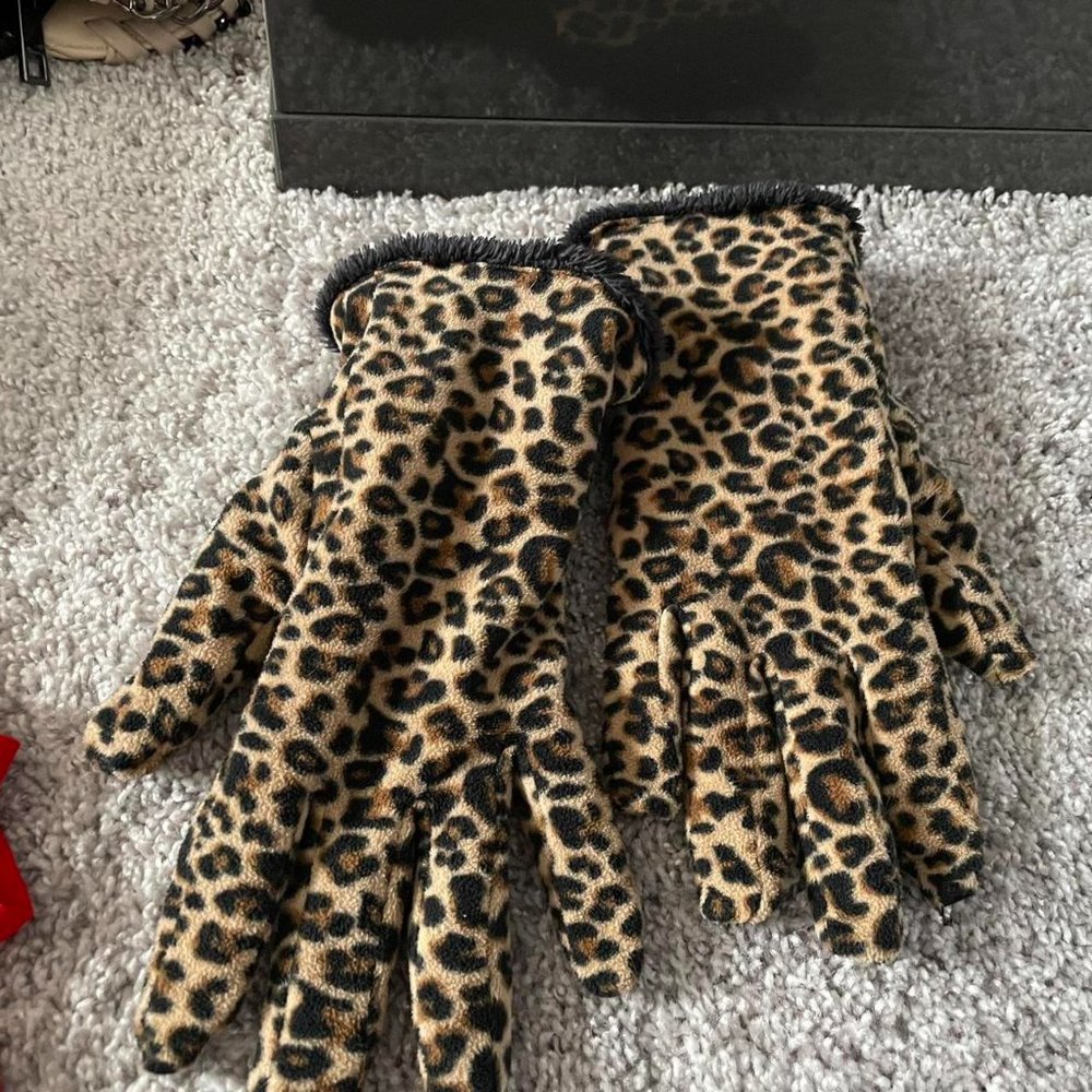 Isotoner Womens Leopard Gloves - One Size